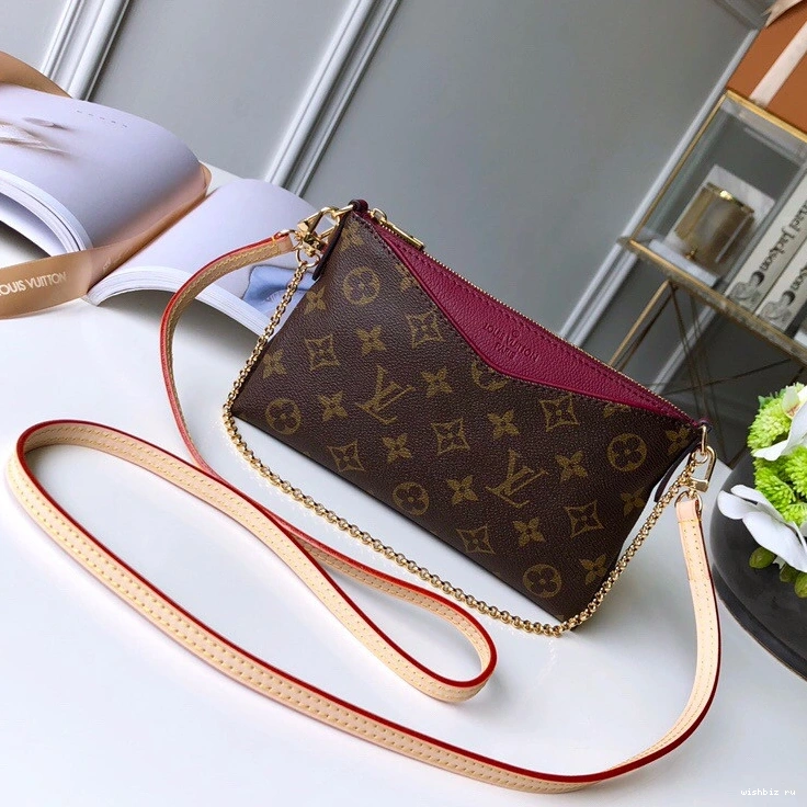 WIS PALLAS CHANELUTCH Louis Vuitton 1028